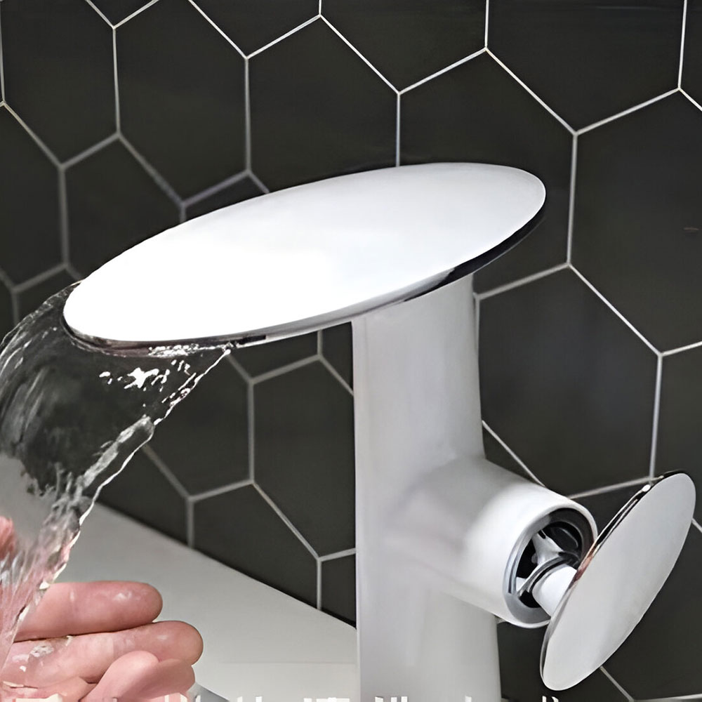 Grifo Cascada elegante con acabados color blanco